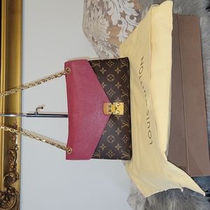 Louis Vuitton Monogram Pallas Chain bag